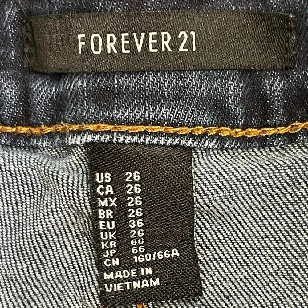 Forever 21 Dark Wash Rolled Denim Jean Shorts Women's Size 26. - Picture 5 of 6